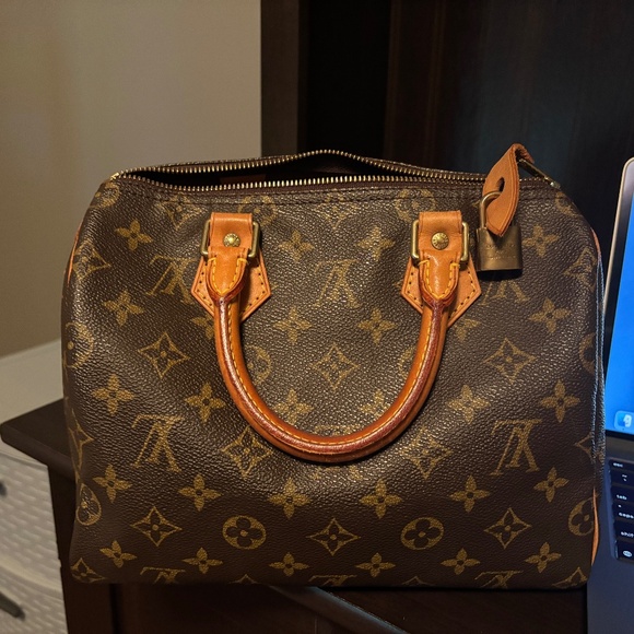 Authentic Louis Vuitton Speedy Monogram 25 - Picture 1 of 5